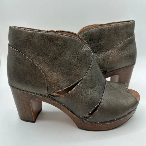 Dansko Women's Delphina Peep toe Clog Ankle Bootie Leather Aged Bronze Sz 38 - Picture 3 of 14